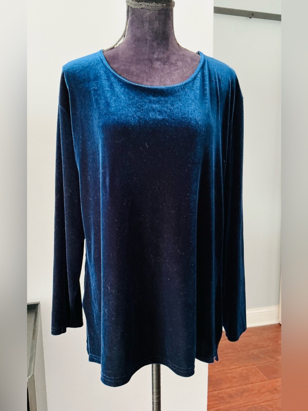 ELEGANT Velvet Long-Sleeve Scoop Neck tunic top 🌹 - Picture 4 of 11